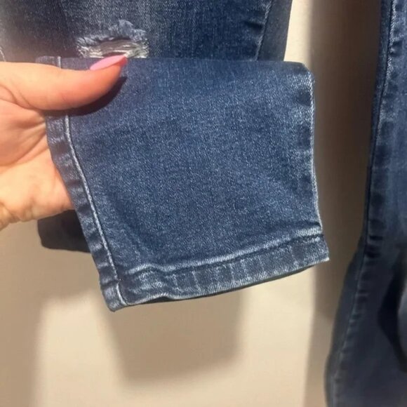 GUESS denim jeans, size 26, distressed, skinny, sexy curve , silver hardware - Picture 8 of 8